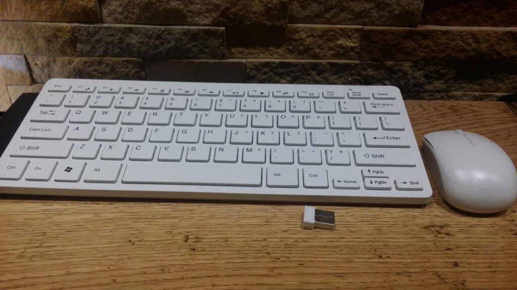 Bezicna tastatura i mis Wireless 2.4GHz Mini Keyboard K-03 - Image 2