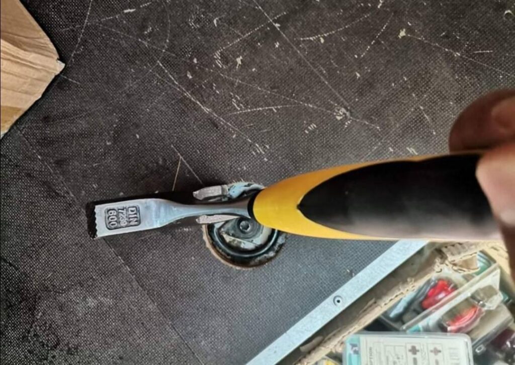 Tesarski čekić sa magnetom 600g – Tesarski čekić sa magnetom 600g - Image 2