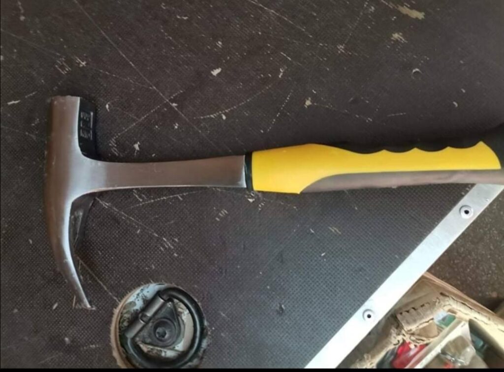Tesarski čekić sa magnetom 600g – Tesarski čekić sa magnetom 600g - Image 3