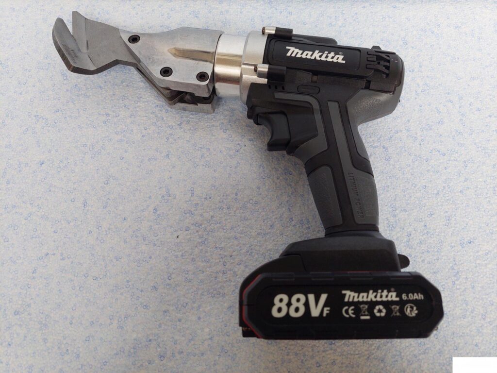 Makita aku makaze za lim 88v 2 baterije / secenje lima – Makita aku makaze za lim 88v 2 baterije / secenje lima - Image 5