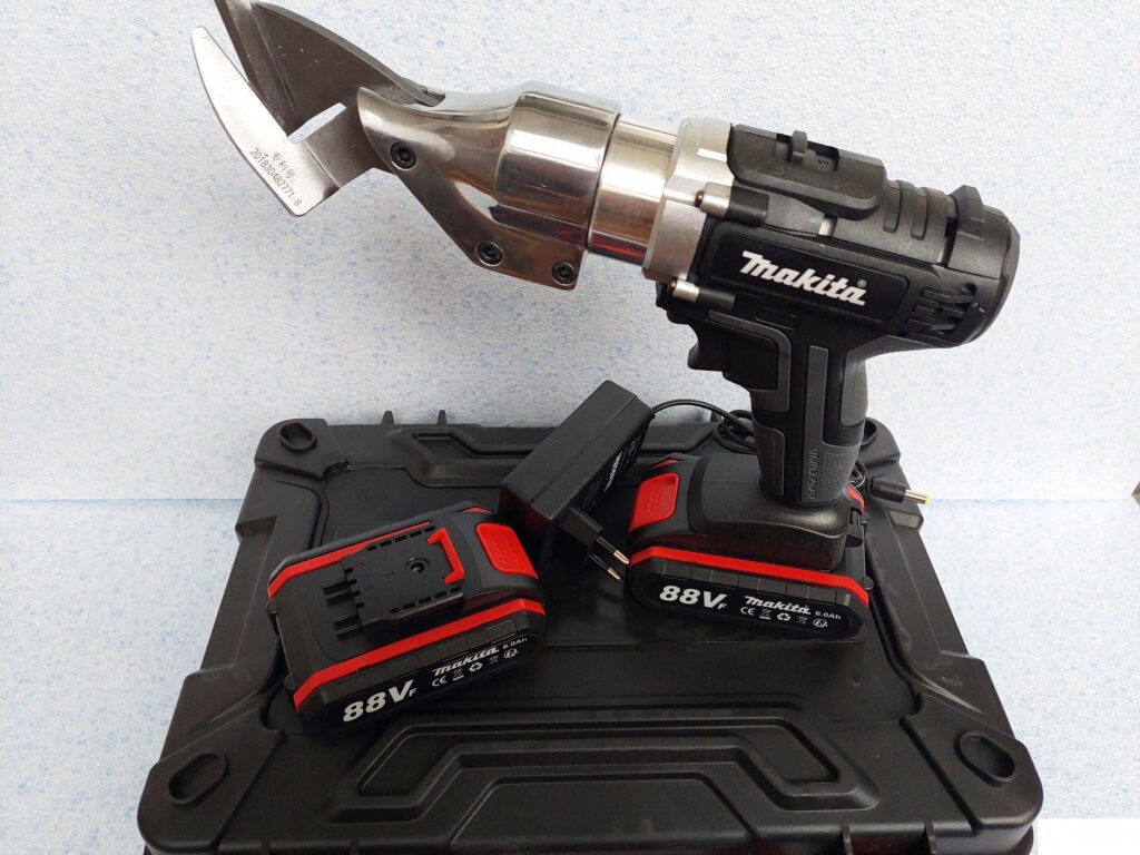 Makita aku makaze za lim 88v 2 baterije / secenje lima – Makita aku makaze za lim 88v 2 baterije / secenje lima - Image 3