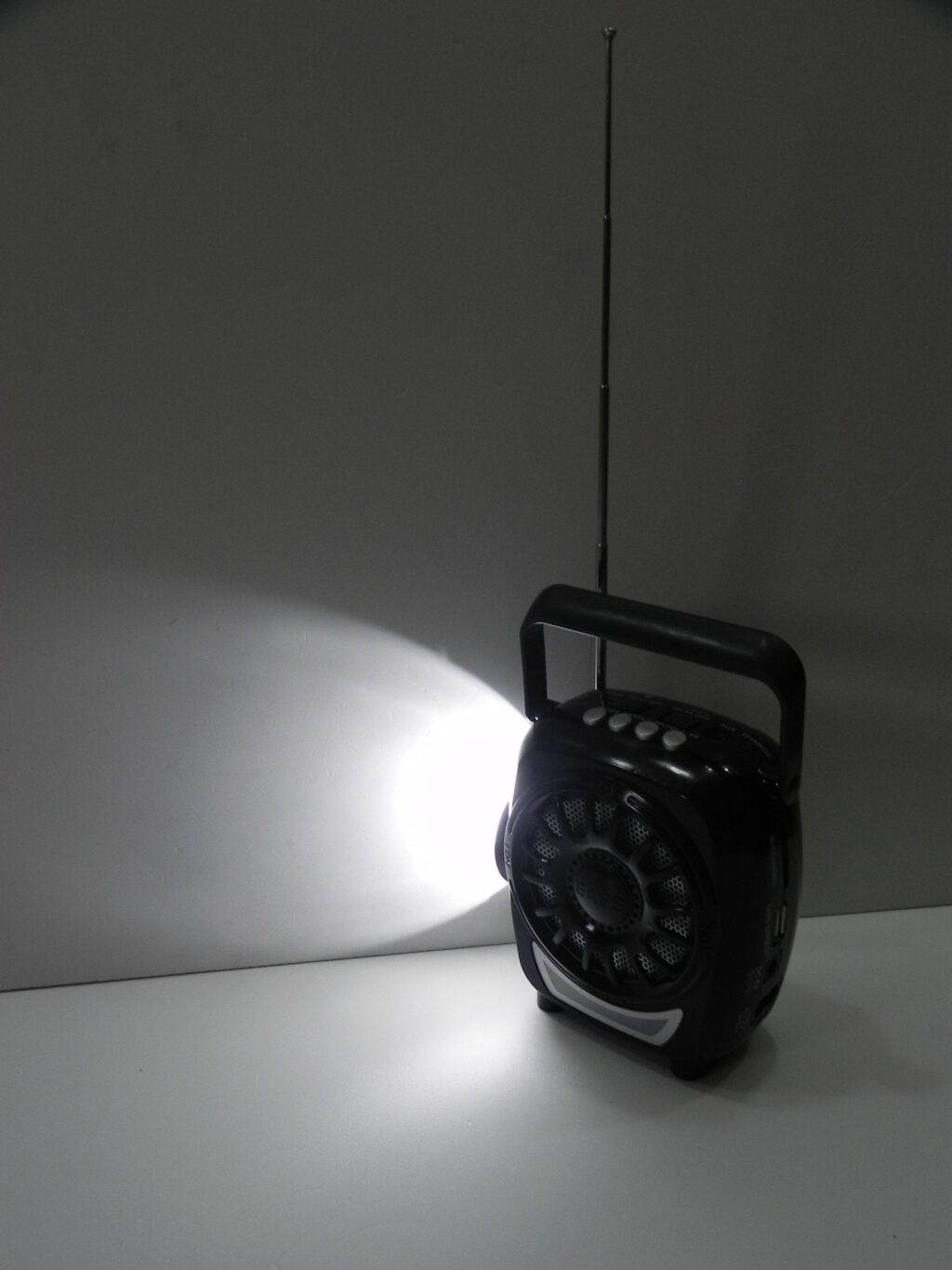 Zvucnik, MP3 Player, Radio 4 - Image 3